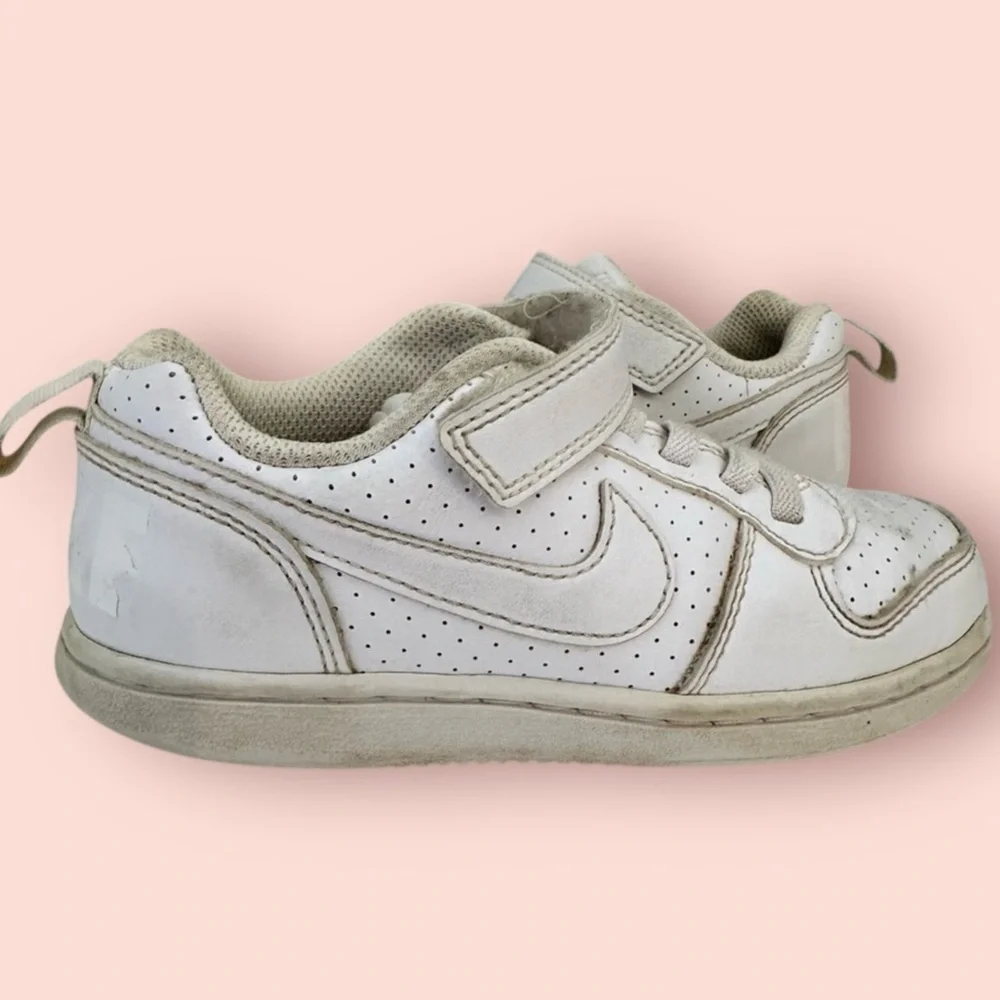 Nike Low White Basketball Shoes Size kids 11C